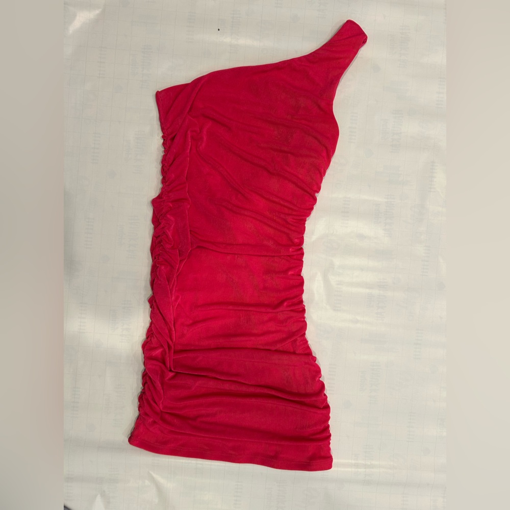 Pink Mini Dress with Ruching
Perfect for Homecoming or Junior Prom
Worn once